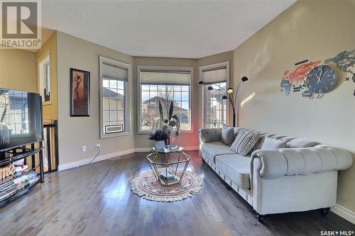 8013 Edgewater Bay, Regina, SK - Indoor Photo Showing Living Room