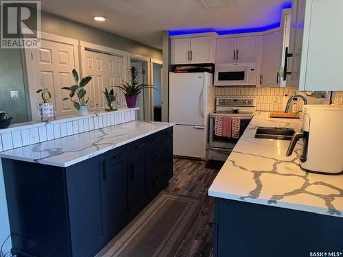 11345 Clark Drive, North Battleford, SK - Indoor Photo Showing Kitchen