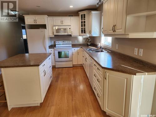 911 108Th Avenue, Tisdale, SK - Indoor Photo Showing Kitchen With Double Sink