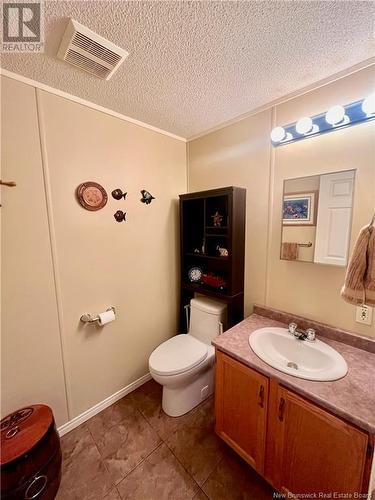 631 Champlain, Shediac, NB - Indoor Photo Showing Bathroom