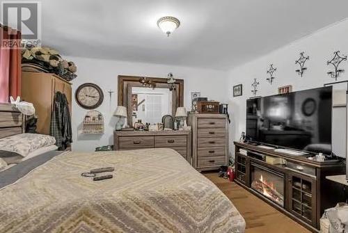 117 St Felix Street, Cornwall, ON - Indoor Photo Showing Bedroom