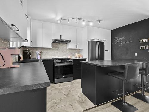 Kitchen - 275 Rue Suard, Laval (Auteuil), QC - Indoor Photo Showing Kitchen With Upgraded Kitchen