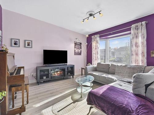 Living room - 275 Rue Suard, Laval (Auteuil), QC - Indoor Photo Showing Living Room