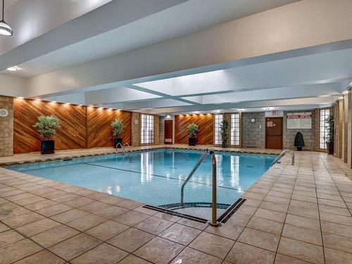 Piscine - 207-2555 Av. Du Havre-Des-Îles, Laval (Chomedey), QC - Indoor Photo Showing Other Room With In Ground Pool