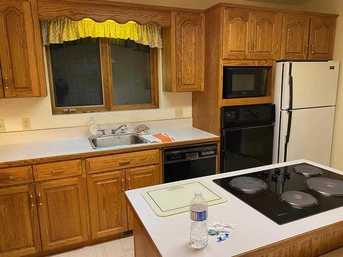 860 Balsam Street, Thunder Bay, ON - Indoor Photo Showing Kitchen