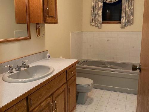 860 Balsam Street, Thunder Bay, ON - Indoor Photo Showing Bathroom