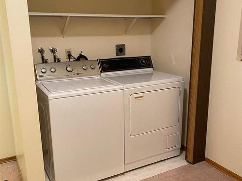 860 Balsam Street, Thunder Bay, ON - Indoor Photo Showing Laundry Room