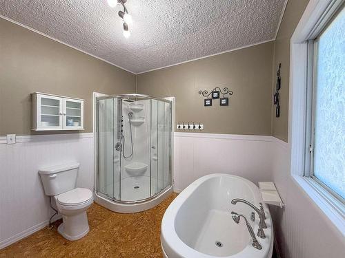 856 Fourth Avenue South, Kenora, ON - Indoor Photo Showing Bathroom