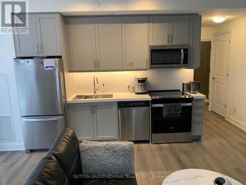 702 - 20 Gatineau Drive, Vaughan, ON - Indoor Photo Showing Kitchen With Double Sink