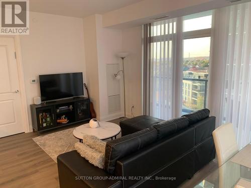 702 - 20 Gatineau Drive, Vaughan, ON - Indoor Photo Showing Living Room