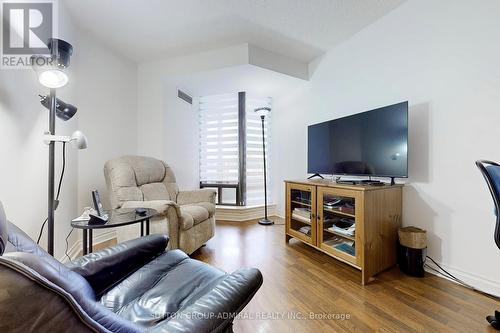 901 - 7460 Bathurst Street W, Vaughan, ON - Indoor Photo Showing Living Room