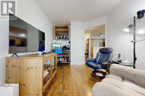 901 - 7460 Bathurst Street W, Vaughan, ON - Indoor Photo Showing Other Room