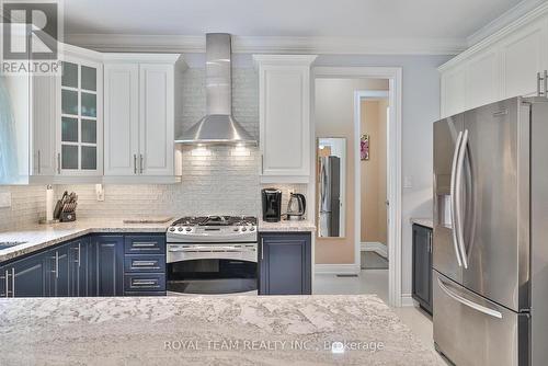 57 Stonesthrow Crescent, Uxbridge, ON - Indoor Photo Showing Kitchen With Upgraded Kitchen