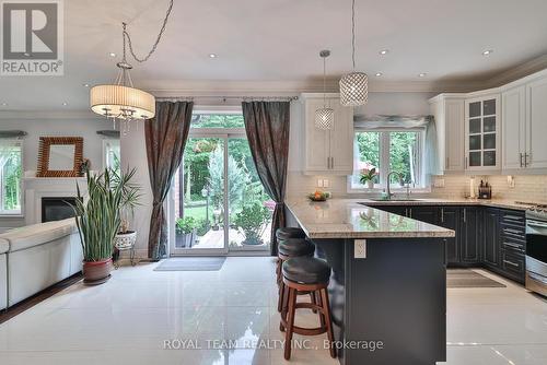 57 Stonesthrow Crescent, Uxbridge, ON - Indoor Photo Showing Kitchen With Upgraded Kitchen