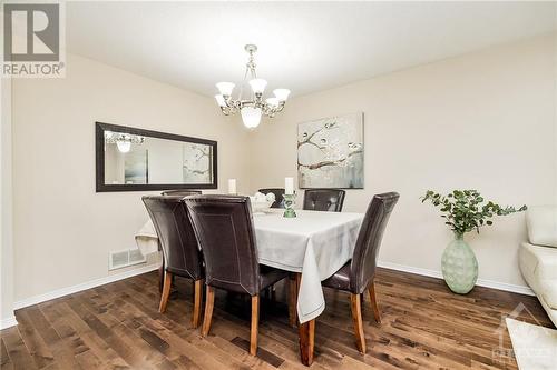 Dining with lots of room to expand table for company - 26 Portadown Crescent, Ottawa, ON - Indoor Photo Showing Dining Room