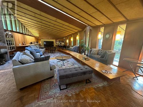 295 King'S Summit Road, King, ON - Indoor Photo Showing Living Room