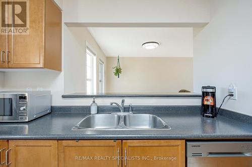 267 Prosser Circle, Milton, ON - Indoor Photo Showing Kitchen With Double Sink