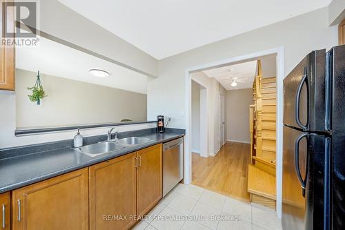 267 Prosser Circle, Milton, ON - Indoor Photo Showing Kitchen With Double Sink