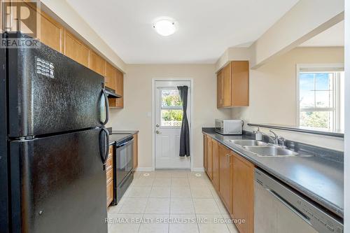 267 Prosser Circle, Milton, ON - Indoor Photo Showing Kitchen With Double Sink