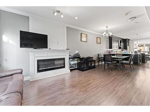 135 13670 62 Avenue, Surrey, BC - Indoor Photo Showing Living Room With Fireplace