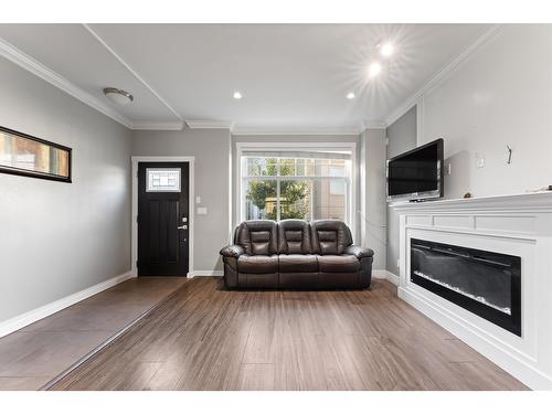 135 13670 62 Avenue, Surrey, BC - Indoor Photo Showing Living Room With Fireplace