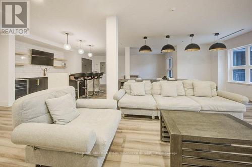 124 - 110 Fergus Avenue, Kitchener, ON - Indoor Photo Showing Living Room