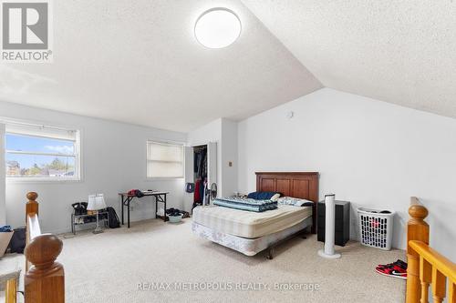 117 Montrave Avenue, Oshawa, ON - Indoor Photo Showing Bedroom