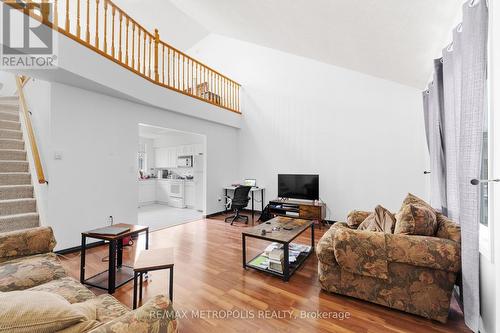 117 Montrave Avenue, Oshawa, ON - Indoor Photo Showing Living Room