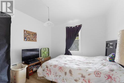 117 Montrave Avenue, Oshawa, ON - Indoor Photo Showing Bedroom