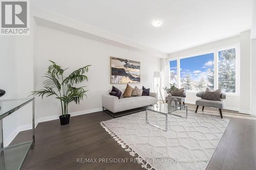 21 Tyler Avenue, Erin, ON - Indoor Photo Showing Living Room