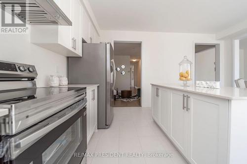 21 Tyler Avenue, Erin, ON - Indoor Photo Showing Kitchen