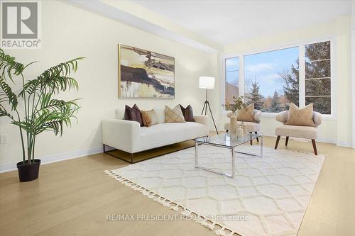 21 Tyler Avenue, Erin, ON - Indoor Photo Showing Living Room