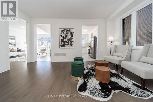 21 Tyler Avenue, Erin, ON - Indoor Photo Showing Living Room