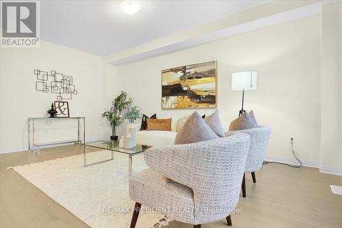 21 Tyler Avenue, Erin, ON - Indoor Photo Showing Living Room