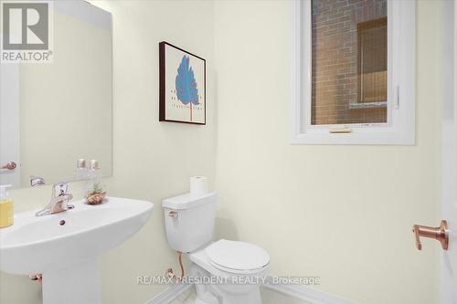 21 Tyler Avenue, Erin, ON - Indoor Photo Showing Bathroom