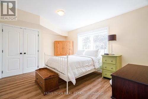 7 Pine Point, Oro-Medonte, ON - Indoor Photo Showing Bedroom