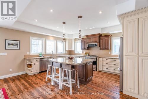 7 Pine Point, Oro-Medonte, ON - Indoor Photo Showing Kitchen With Upgraded Kitchen