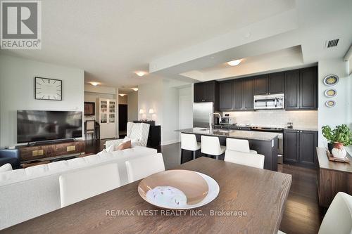 808 - 25 Fontenay Court, Toronto, ON - Indoor Photo Showing Living Room