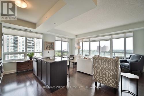 808 - 25 Fontenay Court, Toronto, ON - Indoor Photo Showing Living Room