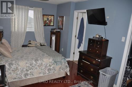 324 Howard Crescent, Orangeville, ON - Indoor Photo Showing Bedroom