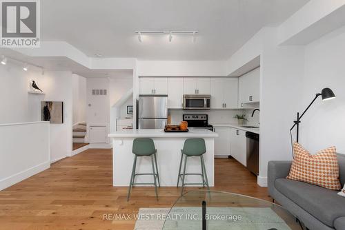 703 - 45 Sousa Mendes Street, Toronto, ON - Indoor Photo Showing Kitchen