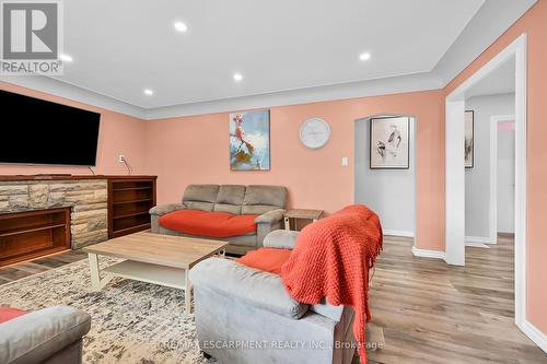 221 Gray Road, Hamilton, ON - Indoor Photo Showing Living Room