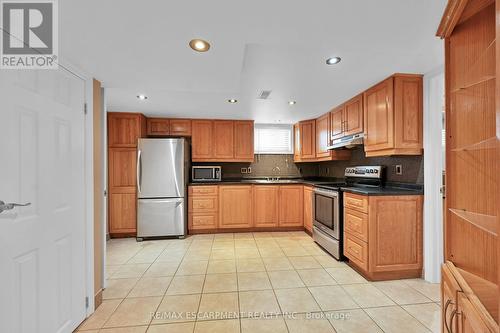 221 Gray Road, Hamilton, ON - Indoor Photo Showing Kitchen