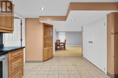 221 Gray Road, Hamilton, ON - Indoor Photo Showing Kitchen