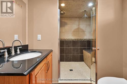 221 Gray Road, Hamilton, ON - Indoor Photo Showing Bathroom