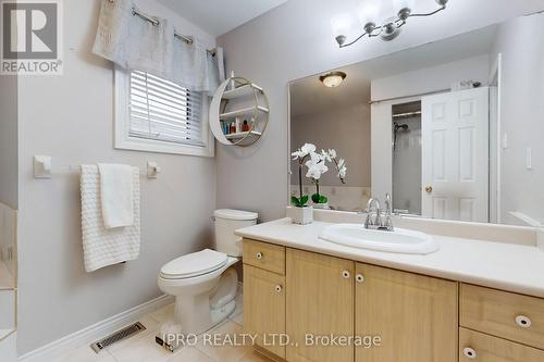 629 Avonwick Avenue, Mississauga, ON - Indoor Photo Showing Bathroom