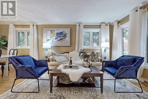 629 Avonwick Avenue, Mississauga, ON - Indoor Photo Showing Living Room