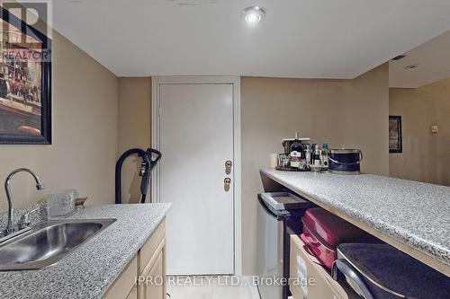 629 Avonwick Avenue, Mississauga, ON - Indoor Photo Showing Kitchen