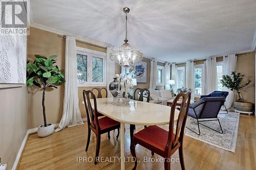 629 Avonwick Avenue, Mississauga, ON - Indoor Photo Showing Dining Room