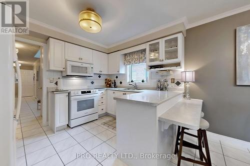 629 Avonwick Avenue, Mississauga, ON - Indoor Photo Showing Kitchen With Double Sink